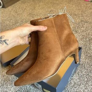 Elegant Tan Ankle Boots